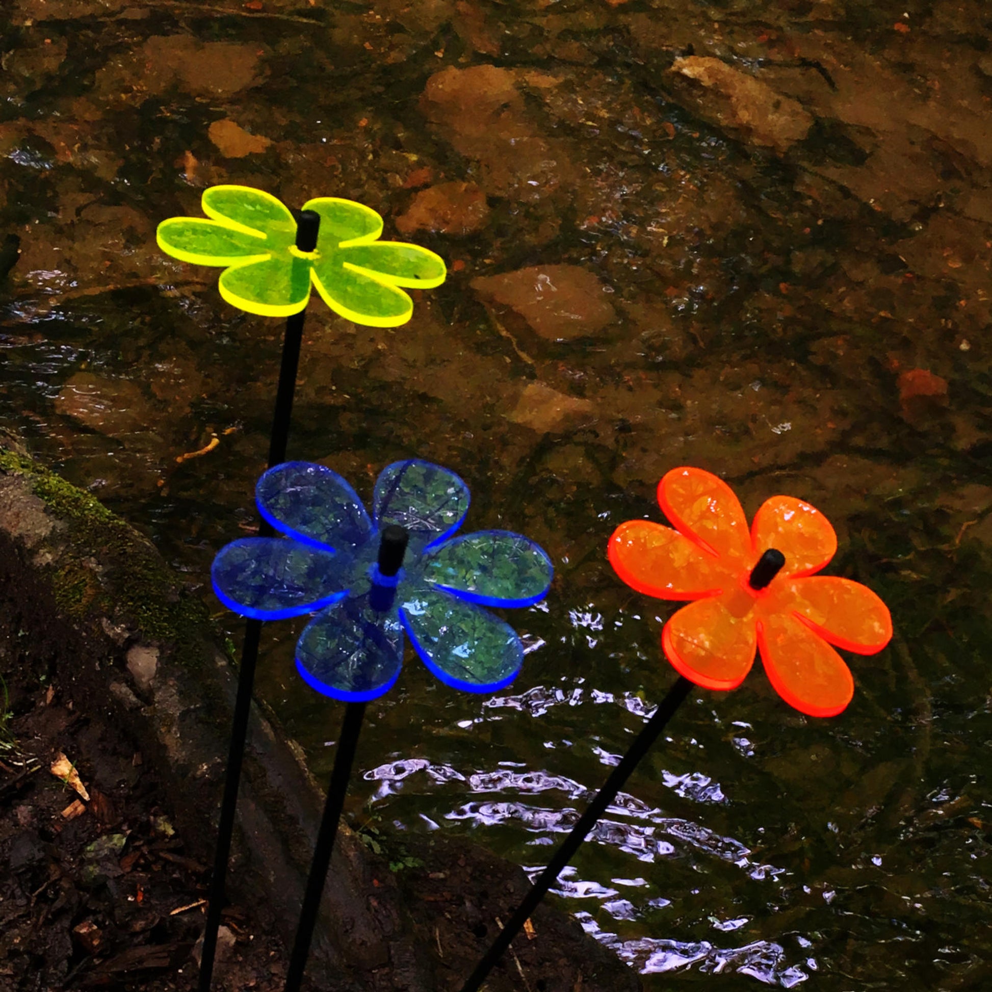 Medium SunCatcher Garden Decor Ornament Set of 3 Daisy in mixed colours