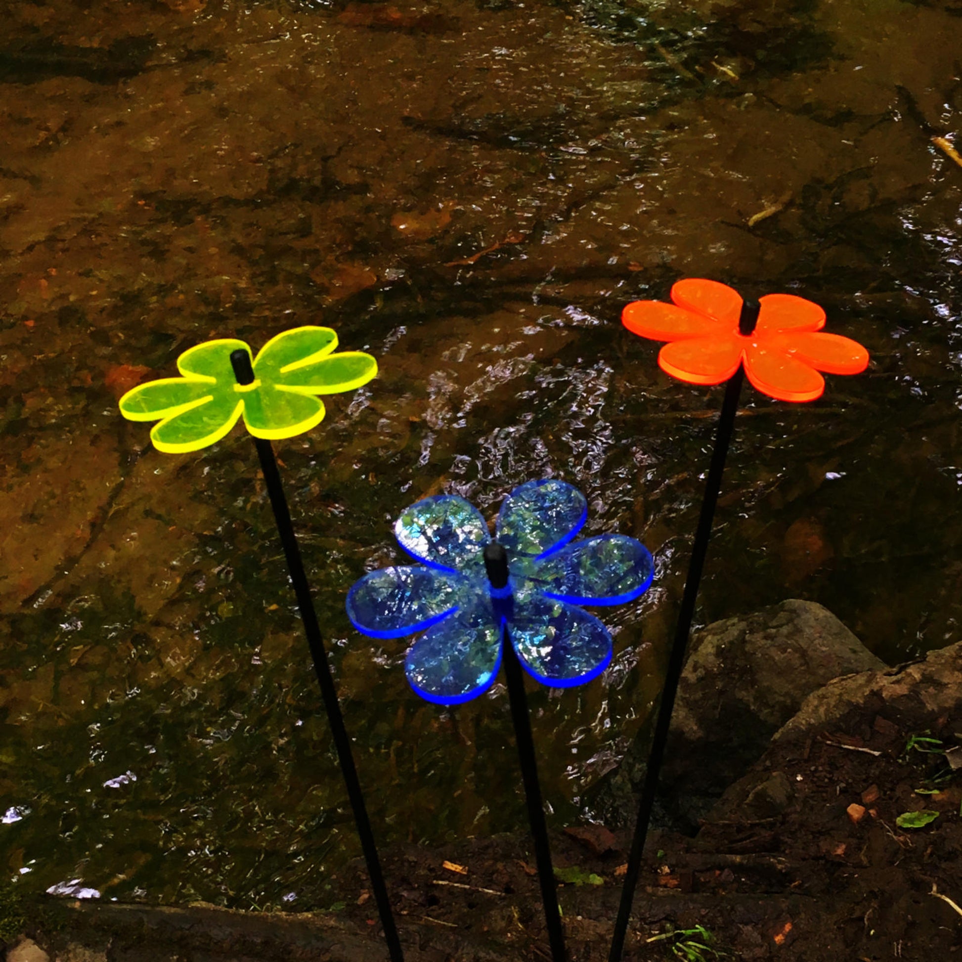 Medium SunCatcher Garden Decor Ornament Set of 3 Daisy in mixed colours