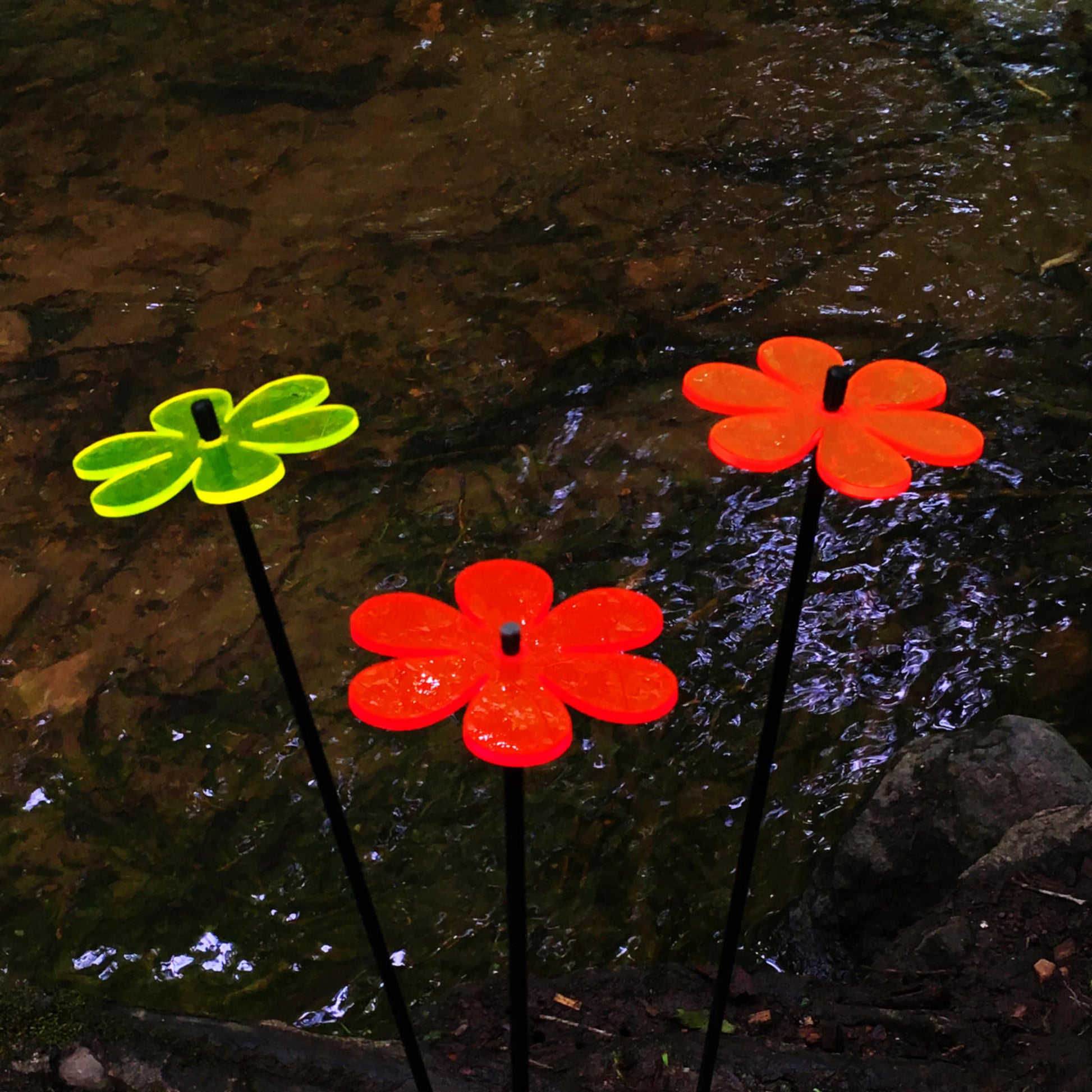 Medium SunCatcher Garden Decor Ornament Set of 3 Daisy in mixed colours