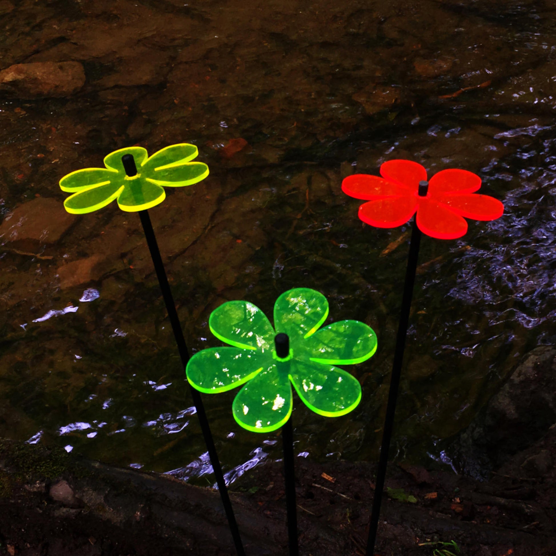 Medium SunCatcher Garden Decor Ornament Set of 3 Daisy in mixed colours