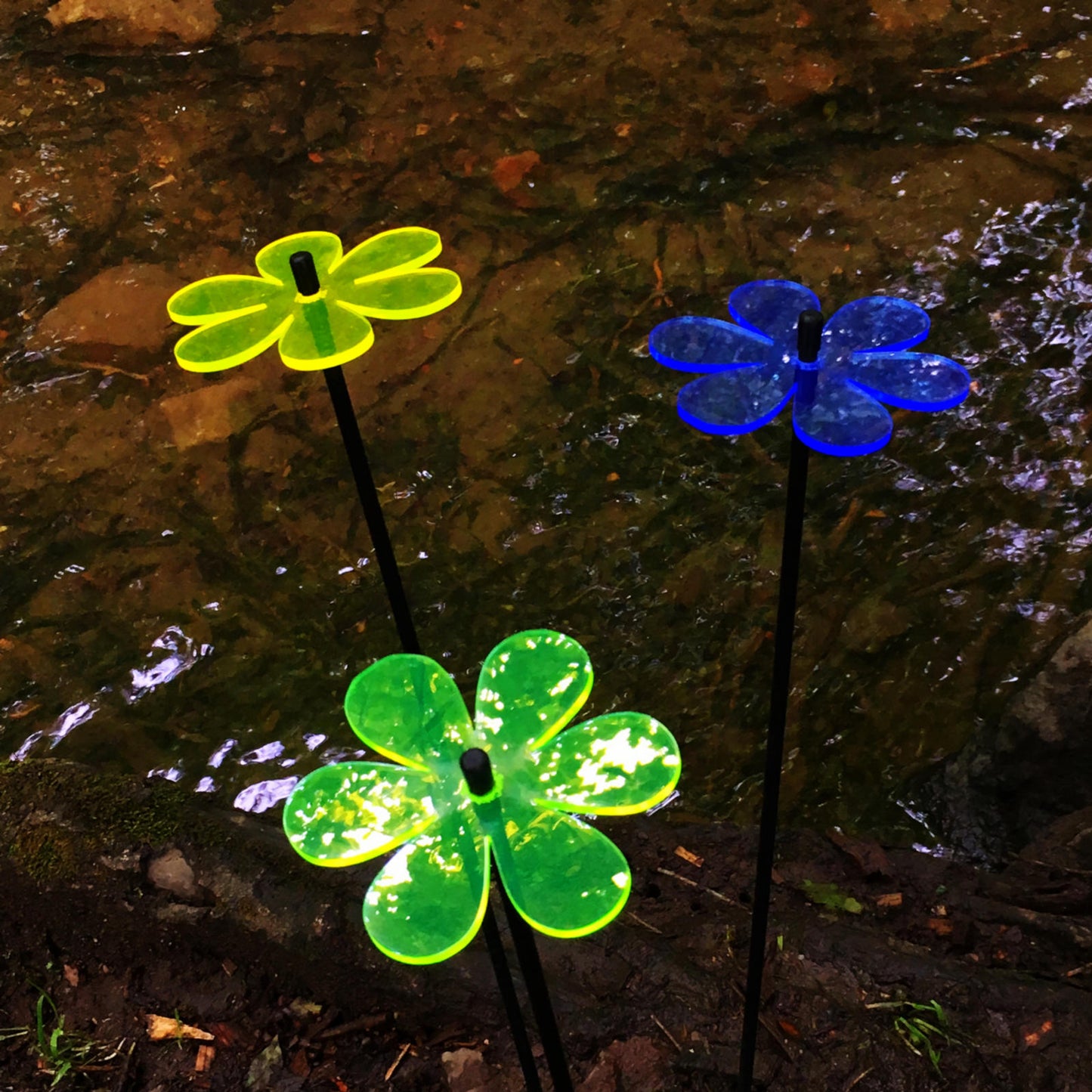 Medium SunCatcher Garden Decor Ornament Set of 3 Daisy in mixed colours