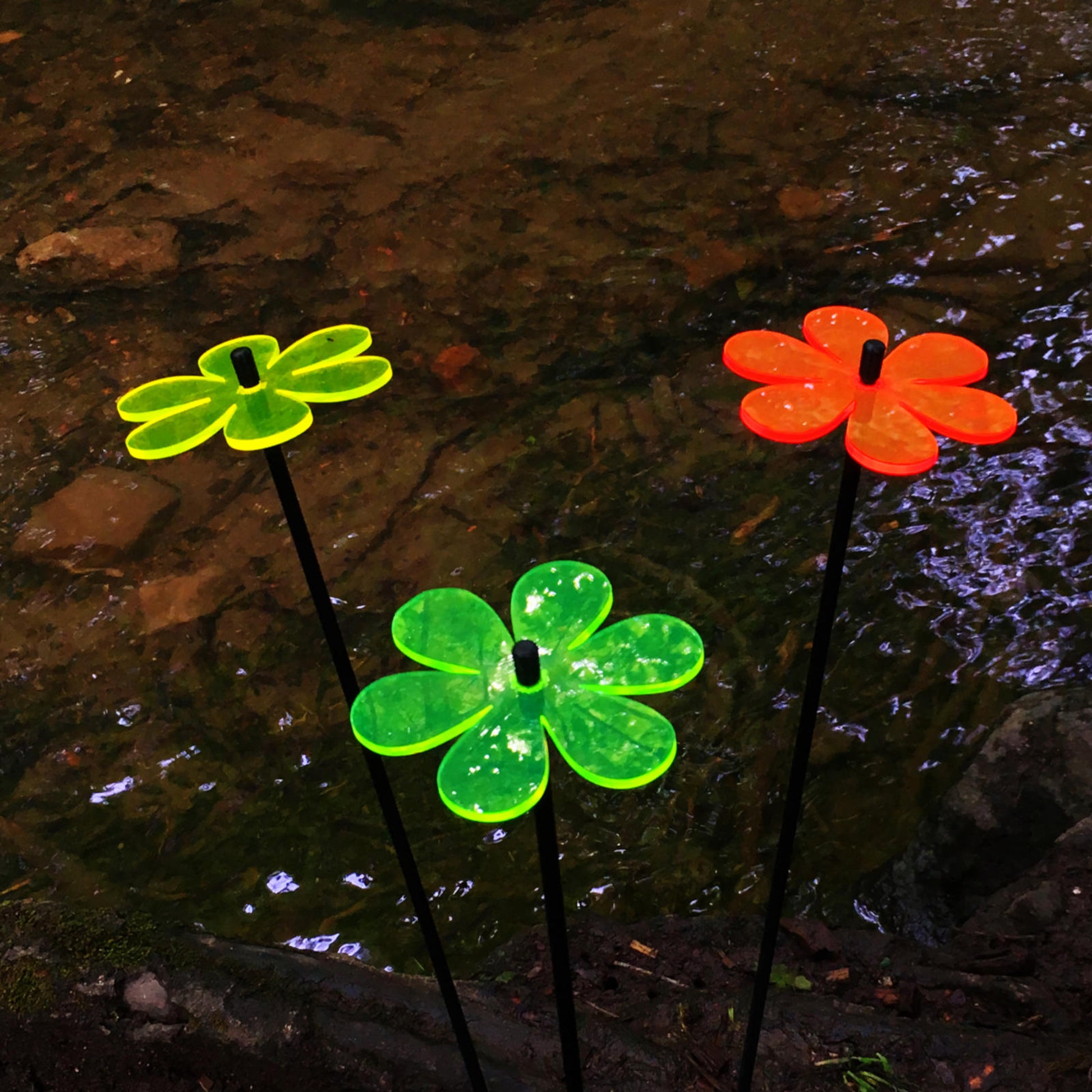 Medium SunCatcher Garden Decor Ornament Set of 3 Daisy in mixed colours