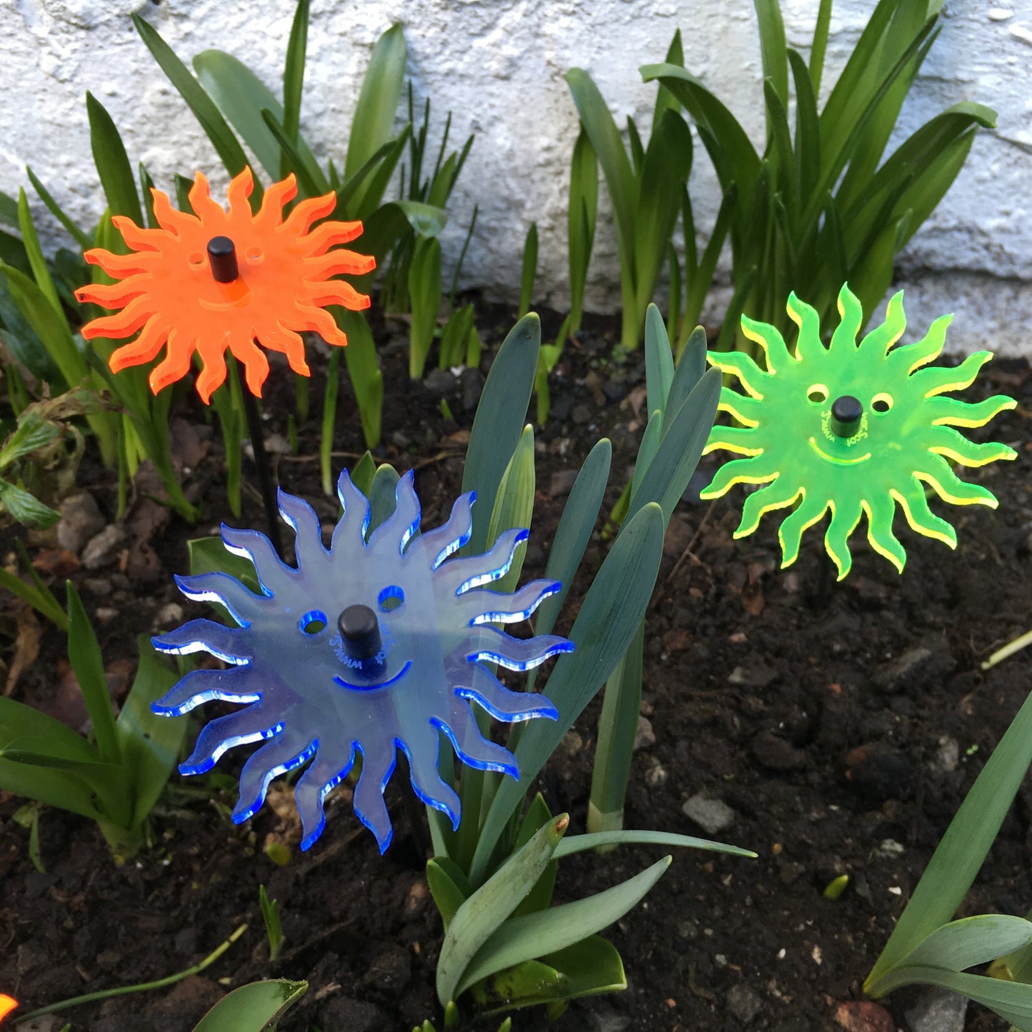 Small Garden Décor Ornaments Set of 3 'Smiling Sun'