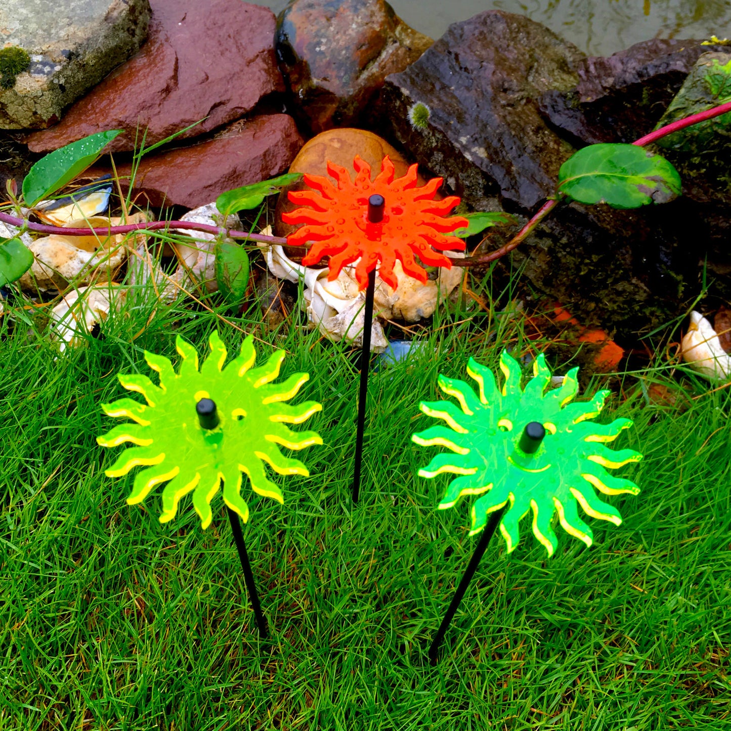 Small Garden Décor Ornaments Set of 3 'Smiling Sun'