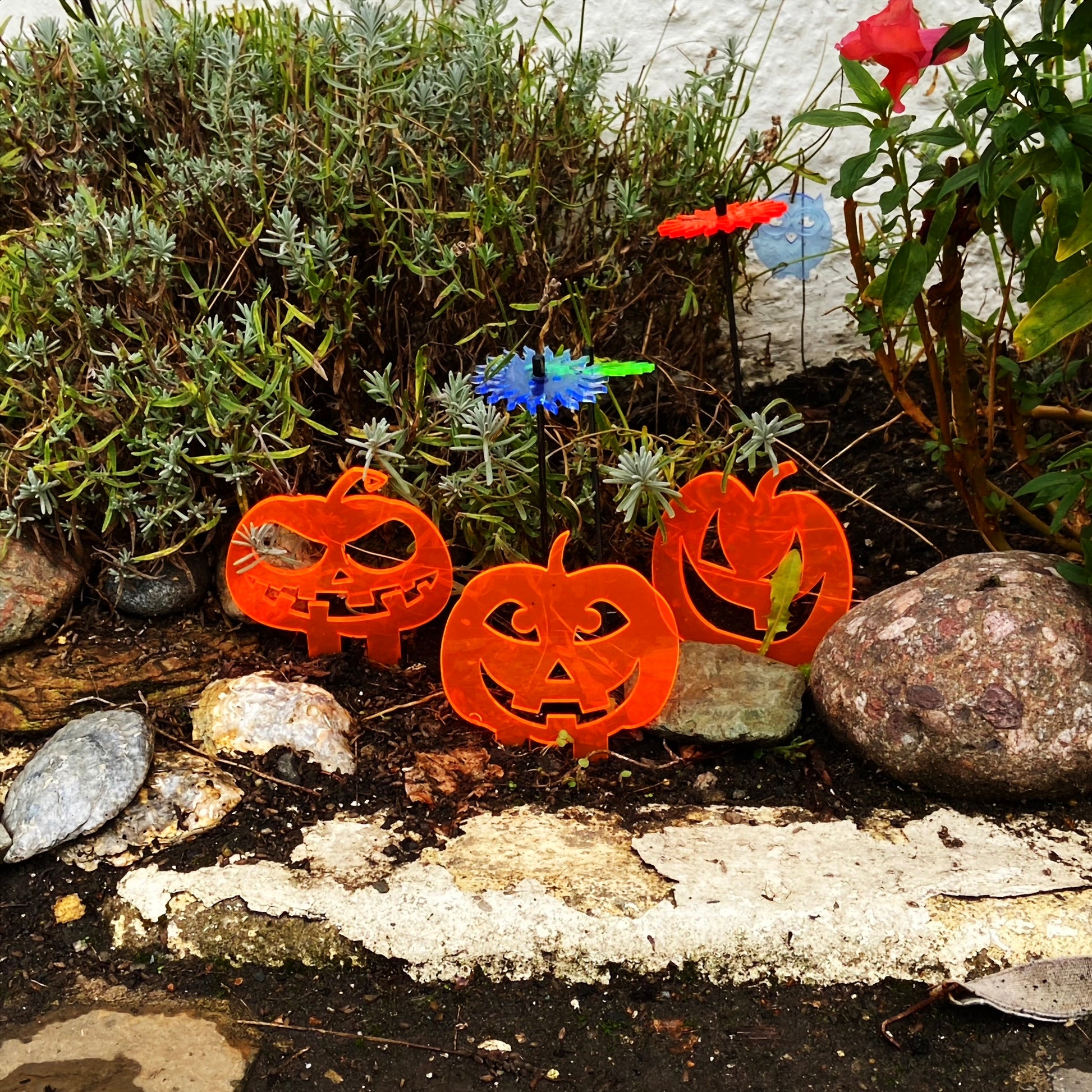 SunCatcher Set of 3 'Pumpkins' Glowing Halloween Garden Decoration Stake Pot