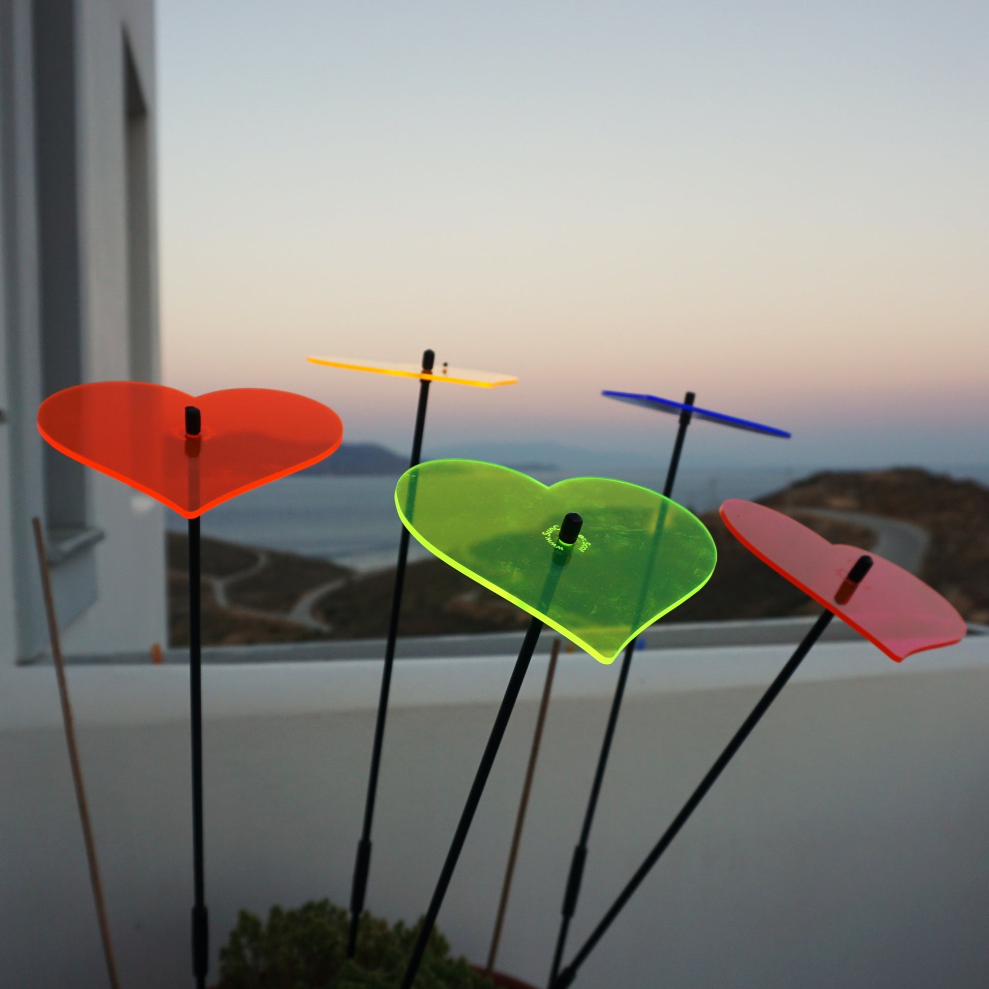 SunCatcher self glowing garden decorations romantic 5x Heart GLOW From DAWN TO DUSK Colourful Garden Ornament Love Gift