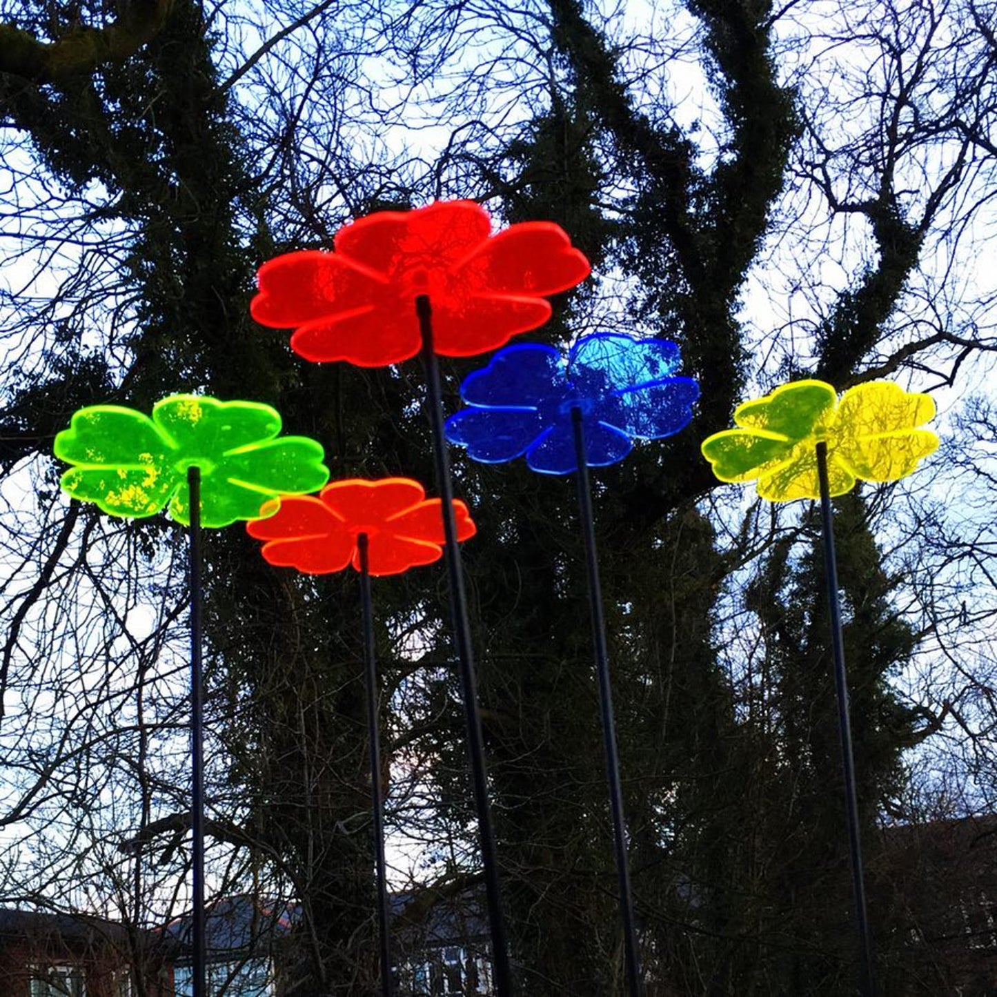 Double Blossom Garden Stakes – Set of 5 | Fluorescent Garden Décor | Small, Medium & Large