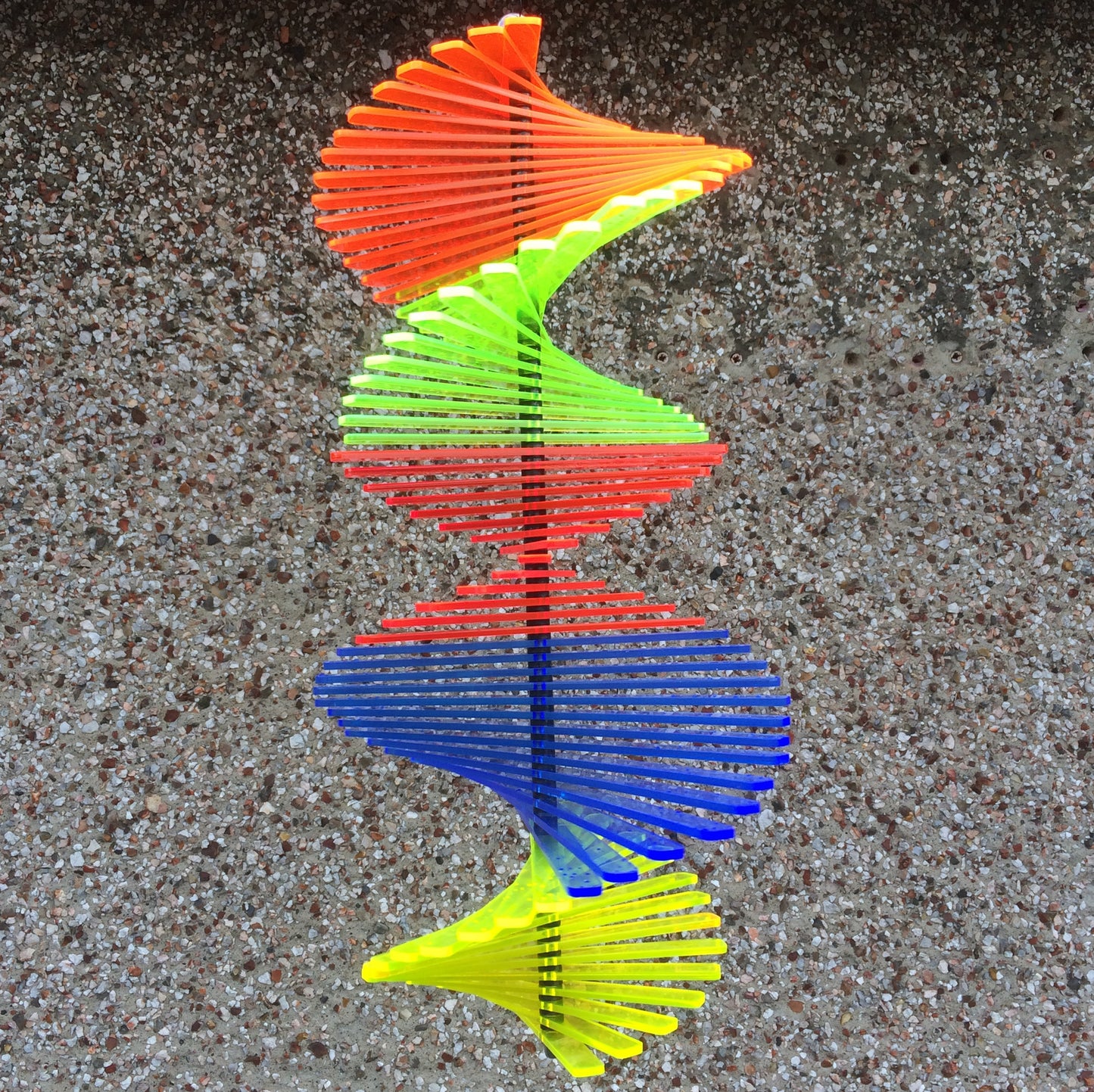 SunCatcher Fishtail Wind Spinner Garden in mixed colours