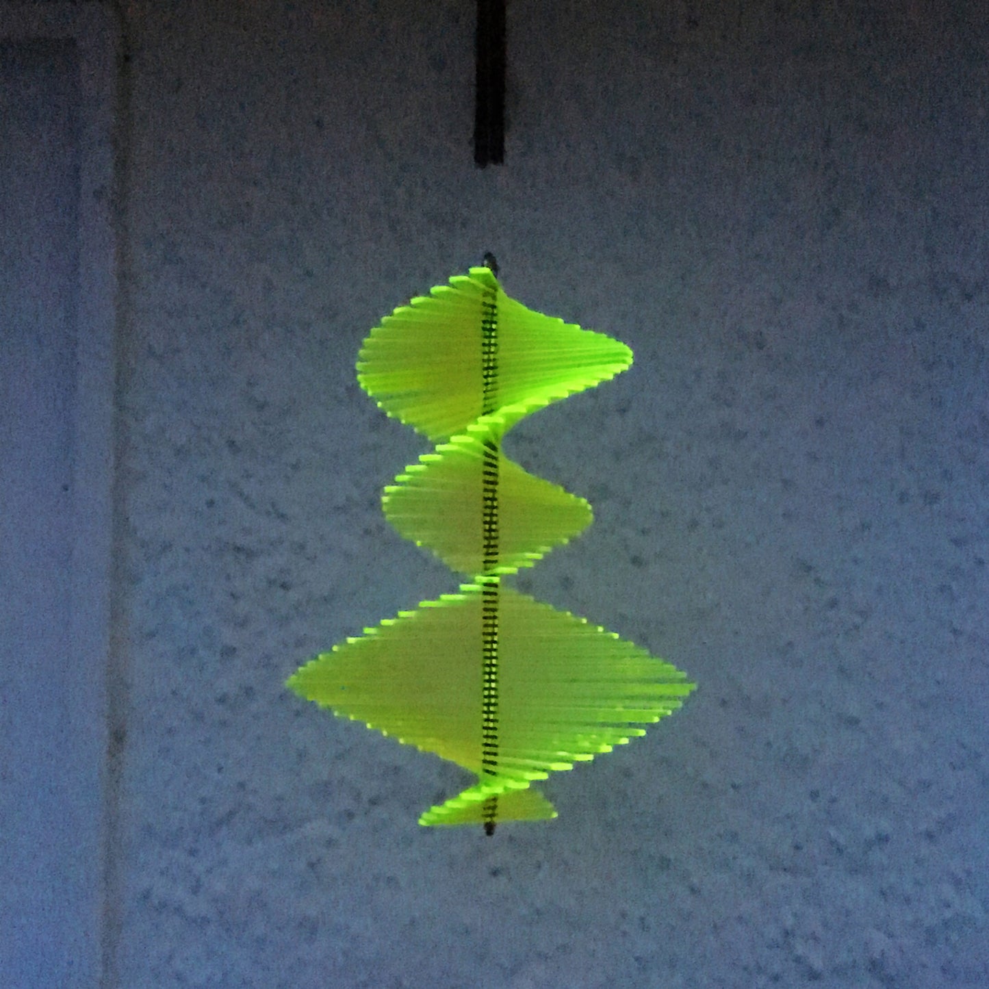 SunCatcher Fishtail Wind Spinner Garden in green