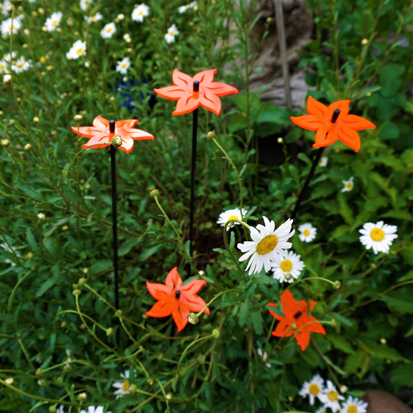 SunCatcher Lotus Garden Stakes – Set of 5 Fluorescent Outdoor Garden Ornaments | Small, Medium & Large