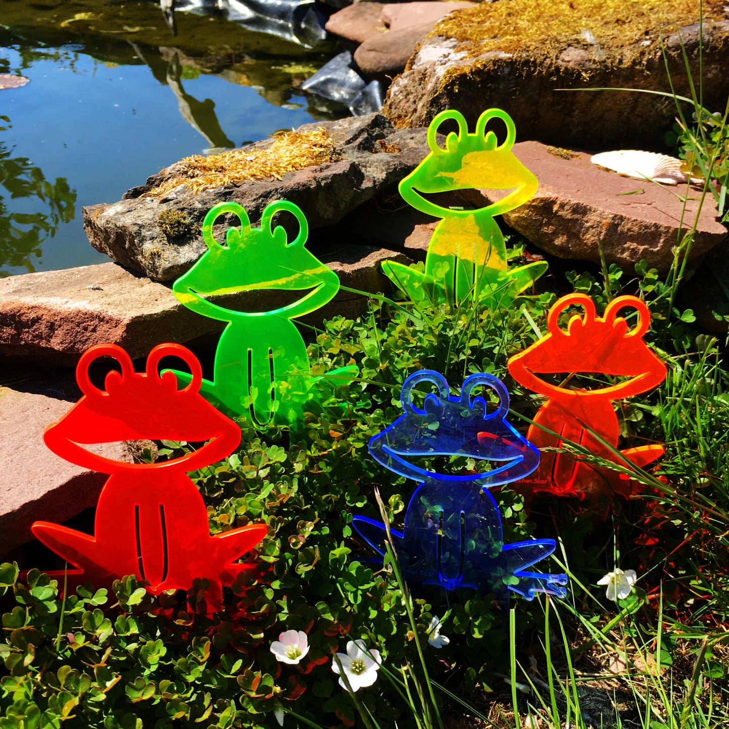 SunCatcher Set of 5 'Happy Frogs' fluorescent garden stake for pot and pond